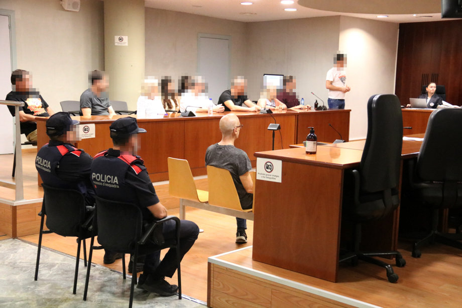 Moment de la lectura del veredicte per part del jurat aquest divendres al vespre a l'Audiència de Lleida - Foto: Ignasi Gómez