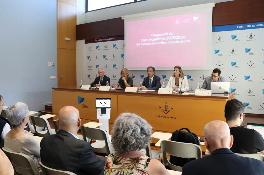 El robot que ha fet la conferència inaugural al Campus Universitari d'Igualada (UdL) - Foto: Mar Martí