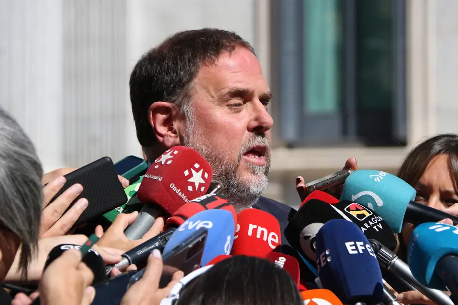 El líder d'ERC, Oriol Junqueras, en una atenció als mitjans davant del Congrés - Foto: Andrea Zamorano