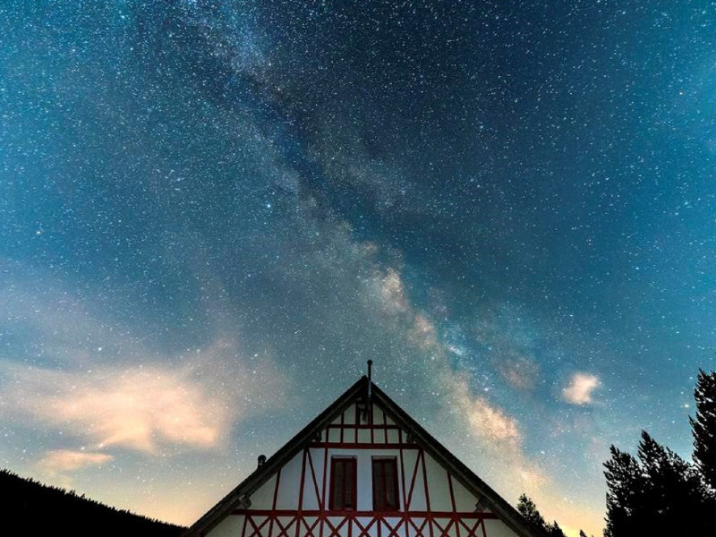 Vista del cel nocturn a l'entorn del Refugi de Comes de Rubió, a Soriguera (Pallars Sobirà) - Foto: Cedida a l'ACN pel Departament d'Acció Climàtica, Alimentació i Agenda Rural
