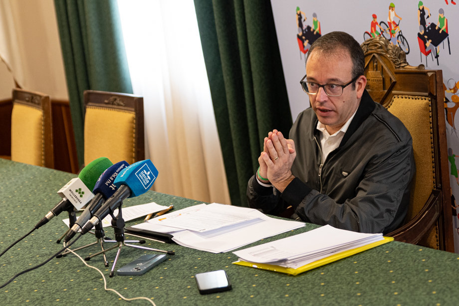 L’alcalde de Mollerussa, Marc Solsona en la roda de premsa prèvia al Ple extraordinari - Foto: Jordi Vinuesa