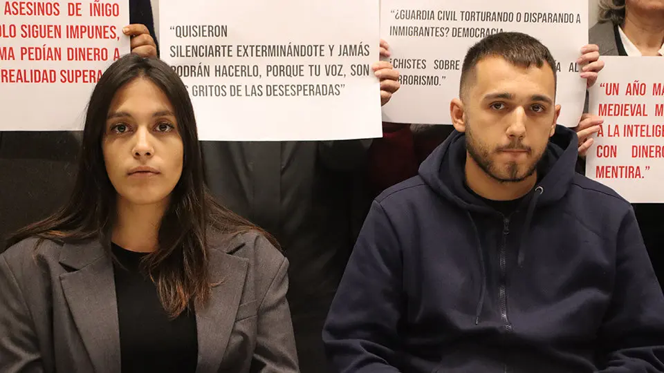 L'advocada de Pablo Hasel, Alejandra Matamoros i l'Adam, un dels membres de la plataforma antirepressiva de Ponent.

Data de publicació: dijous 09 de novembre del 2023, 20:15

Localització: Barcelona

Autor: Eli Don