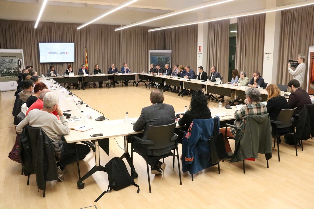 Autoritats i agents econòmics del territori han assistit a la trobada a la Diputació de Lleida - Foto: Ignasi Gómez