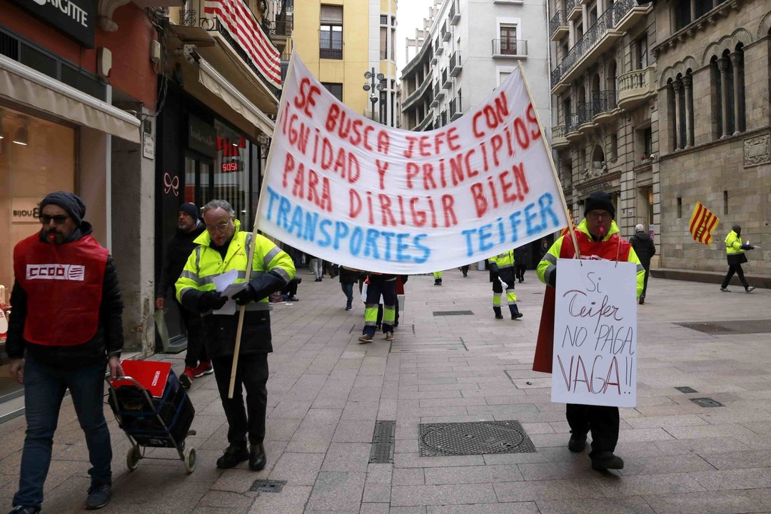 Jornada de protesta dels treballadors de l'empresa transports Teifer en vaga al carrer Major de Lleida - Foto: Anna Berga