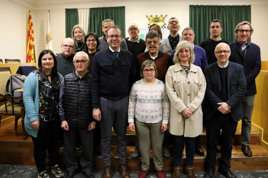 Membres de l'Ajuntament de Mollerussa, d'ACUDAM i de les empreses CISCO i Datacom.Global - Foto: Anna Berga