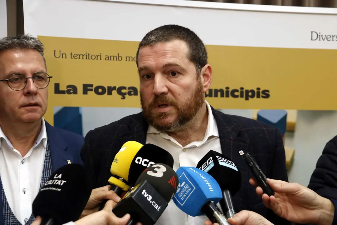 Marc Sanglàs, secretari de Mobilitat i Infraestructures, amb el president de la Diputació de Lleida, Joan Talarn - Foto: Oriol Bosch