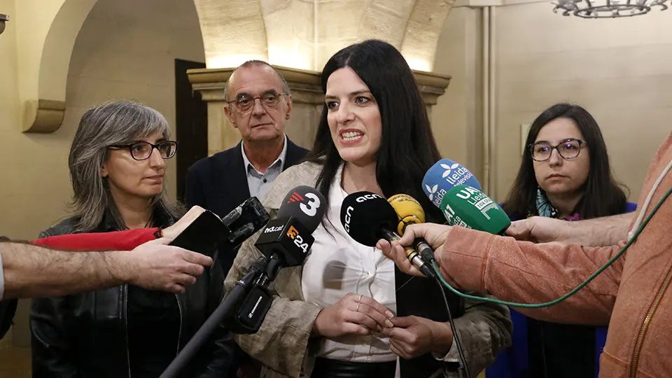 L'advocada Carla Vall atenent als mitjans de comunicació a la Paeria en relació als nous casos d'abusos sexuals a l'Aula de Teatre de Lleida

Data de publicació: dilluns 31 d’octubre del 2022, 12:47

Localització: Lleida

Autor: Oriol Bosch