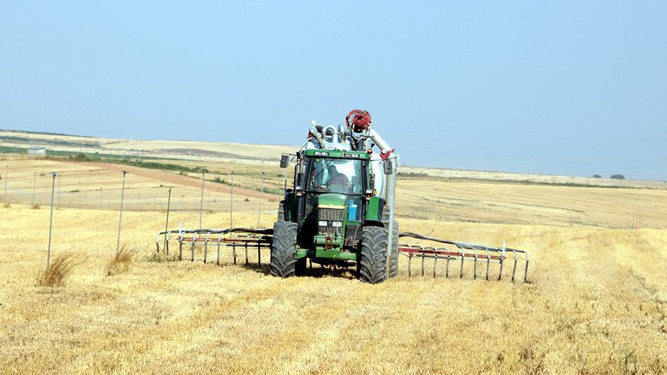 Un tractor abocant purins en una finca de cereal d'Albesa

Data de publicació: dimecres 30 de novembre del 2022, 12:00

Localització: Vic

Autor: Salvador Miret
