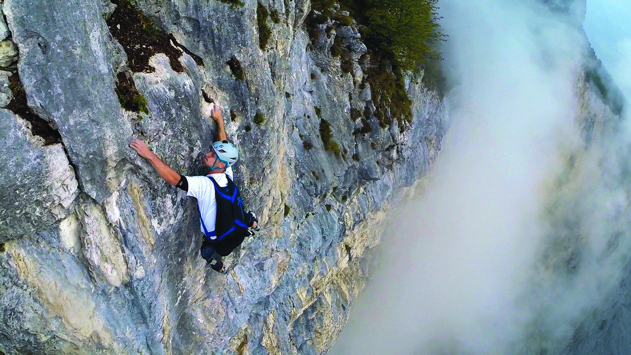 Fragment del Documental dedicat a David Fusté i el seu amic Turko - Solo BASE, from climbing to jumping
