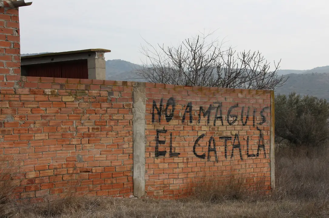 Una pintada a favor del català a la Franja - Foto: Salvador Miret / Arxiu ACN