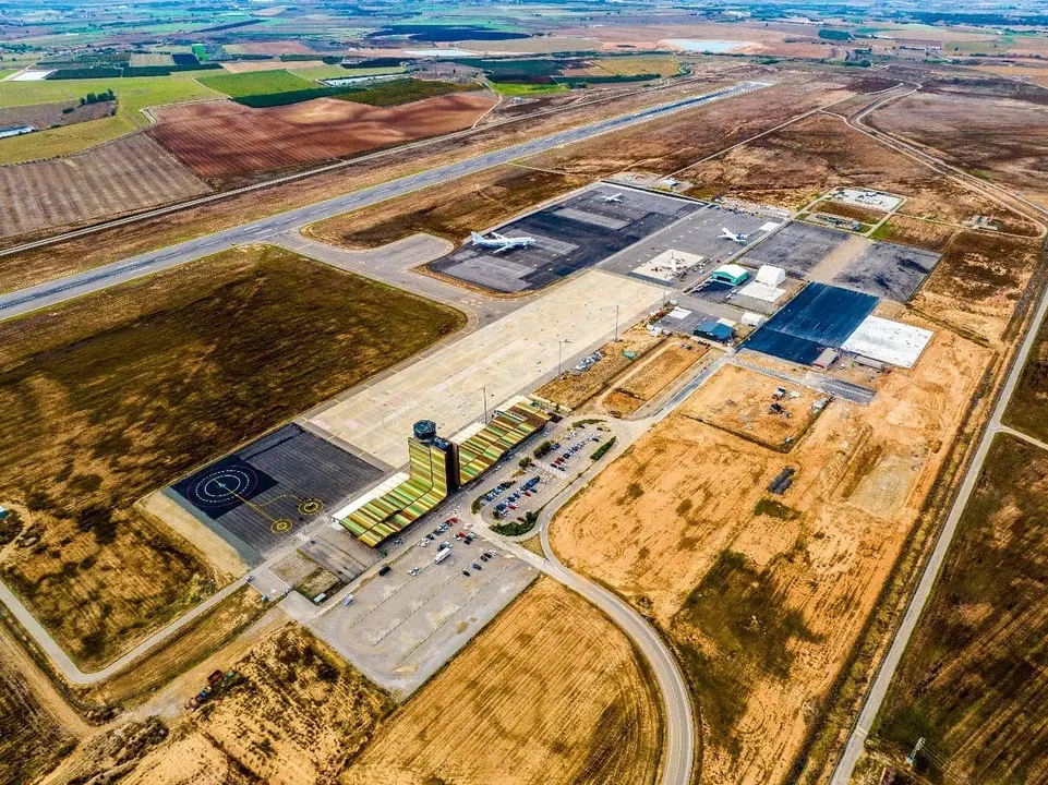 Vista aèria de l'aeroport de Lleida-Alguaire - Foto: Cedida per Aeroports de Catalunya