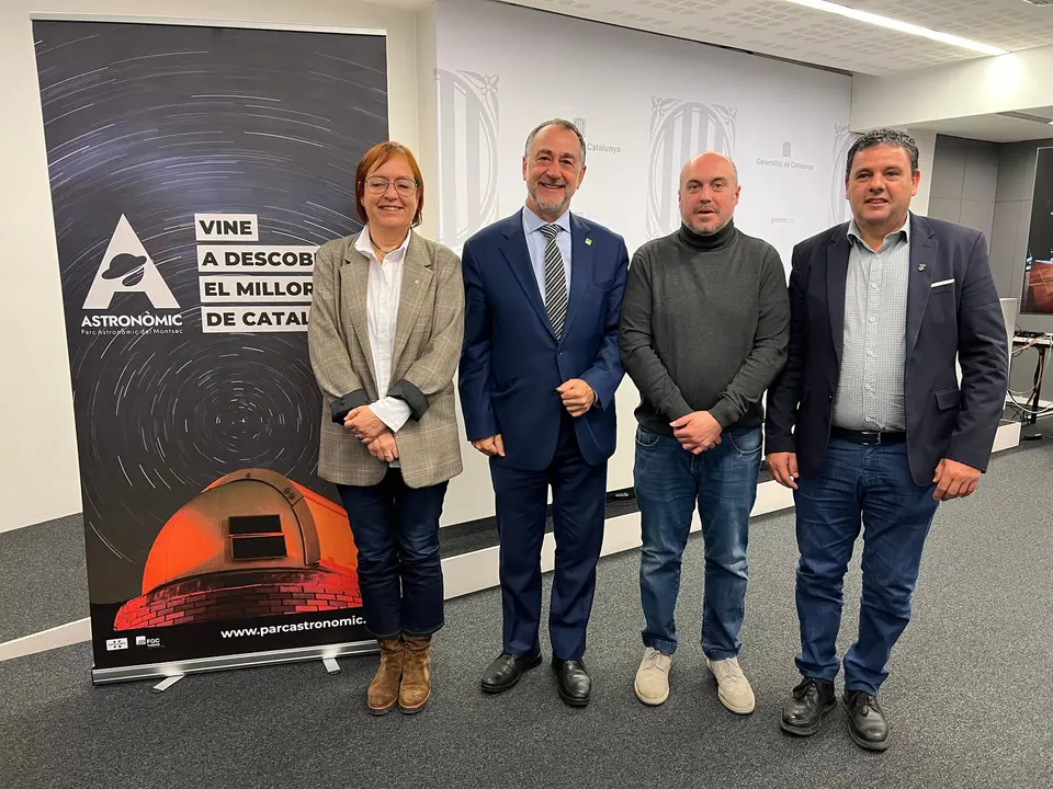 La delegada del Govern a Lleida, Montse Bergés; el president de FGC, Toni Segarra; el director del PAM, Salvador Ribas; i el president del Consell Comarcal de la Noguera, Miquel Plensa, durant la presentació de la nova temporada del PAM - Foto: Oriol Bosch / Alba Mor