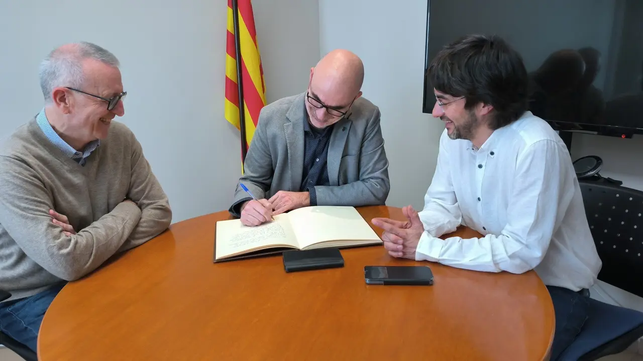 la reunió del passat 9 de febrer entre el president del Consell Comarcal del Pla d'Urgell, Carles Palau i Boté, i l'alcalde del Palau d'Anglesola, Francesc Balcells Teixidó - Foto: Consell Comarcal del Pla d'Urgell