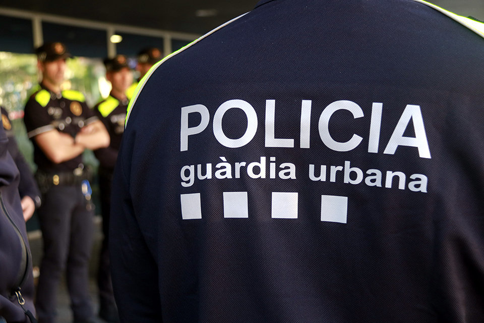 Part de l'esquena del nou uniforme de la Guàrdia Urbana de Lleida

Data de publicació: dilluns 03 d’abril del 2023, 10:59

Localització: Lleida

Autor: Anna Berga