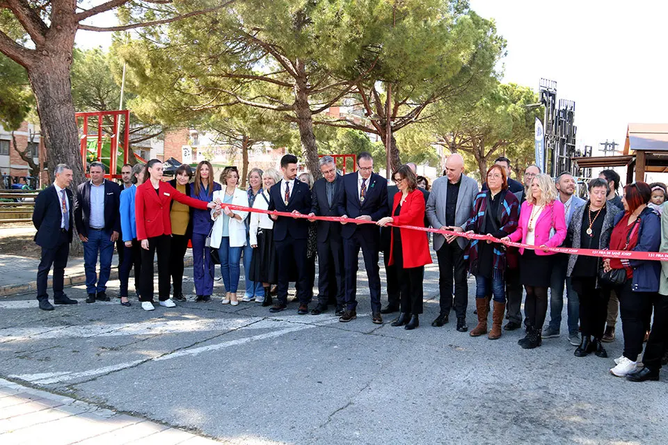 La consellera d'Acció Exterior, Meritxell Serret, talla la cinta per inaugurar la 151a edició de la Fira de Sant Josep de Mollerussa