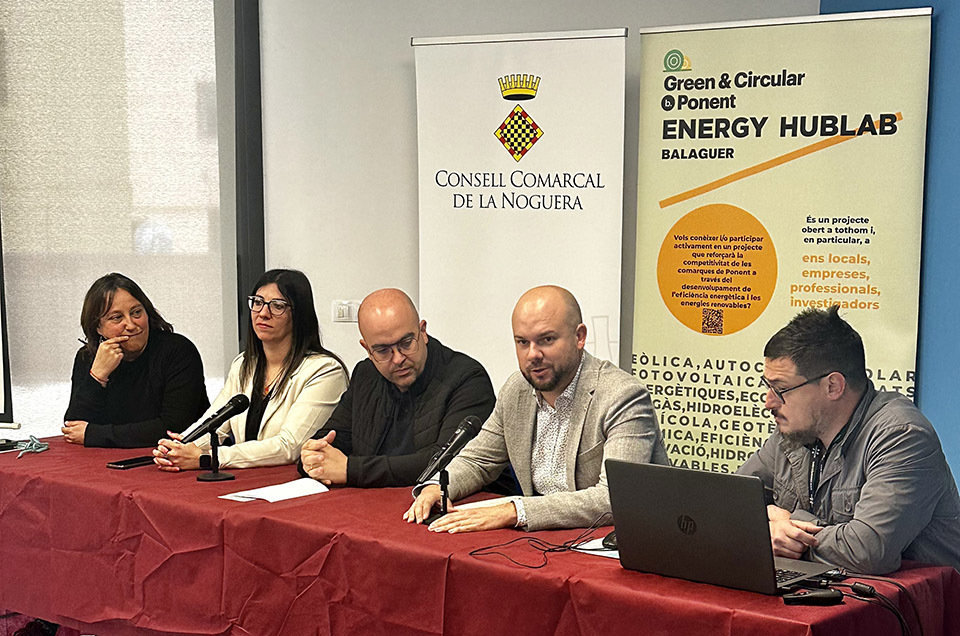 Sessió informativa que s'ha dut a terme  en el II Saló de l'Energia que ha tingut lloc al CEI de Balaguer - Foto: Paeria de Balaguer