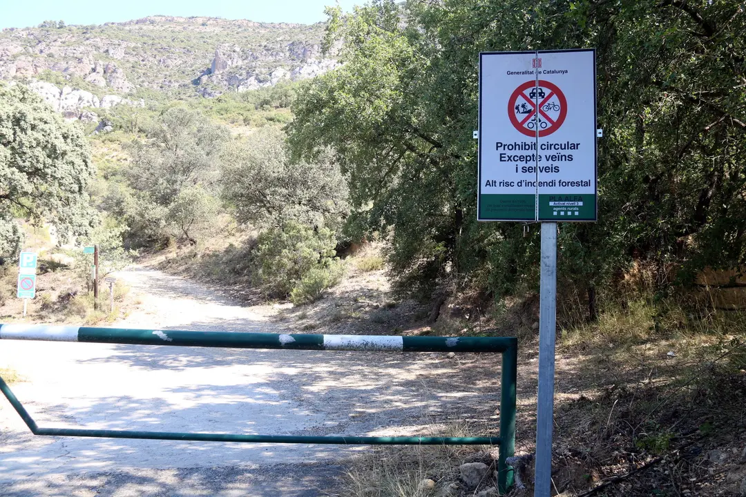 Carretera entre Corçà i Mont-rebei