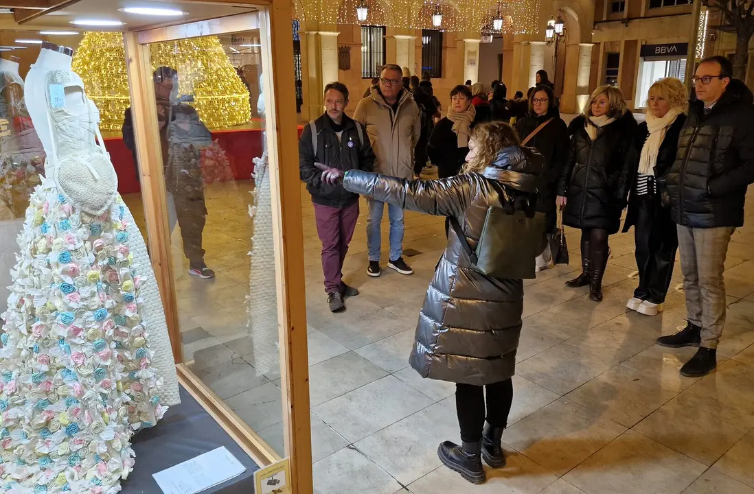 Les vitrines de l'exposició urbana. Foto: Ajuntament de Mollerussa