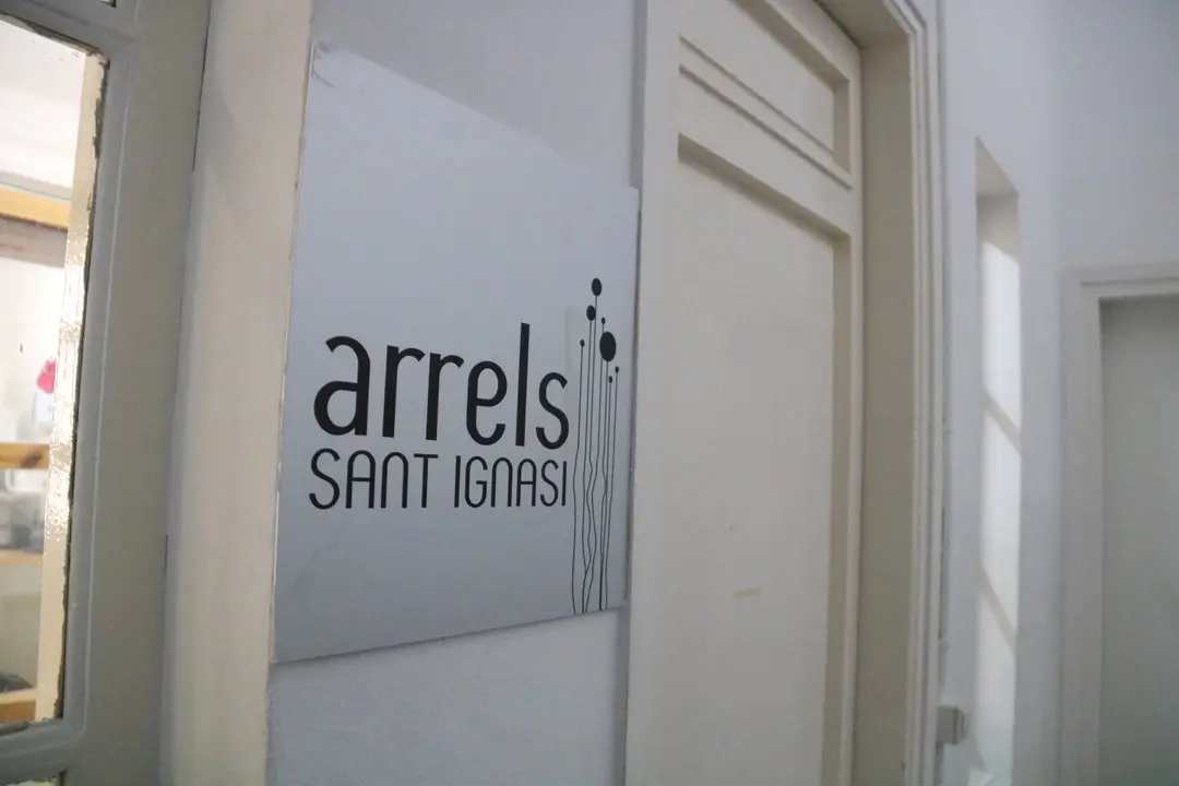 Porta d'entrada del Centre Obert d'Arrels Sant Ignasi de Lleida. Foto: ACN