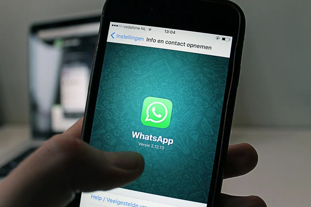 Imatge d'una persona utilitzant Whatsapp. Foto: Pexels