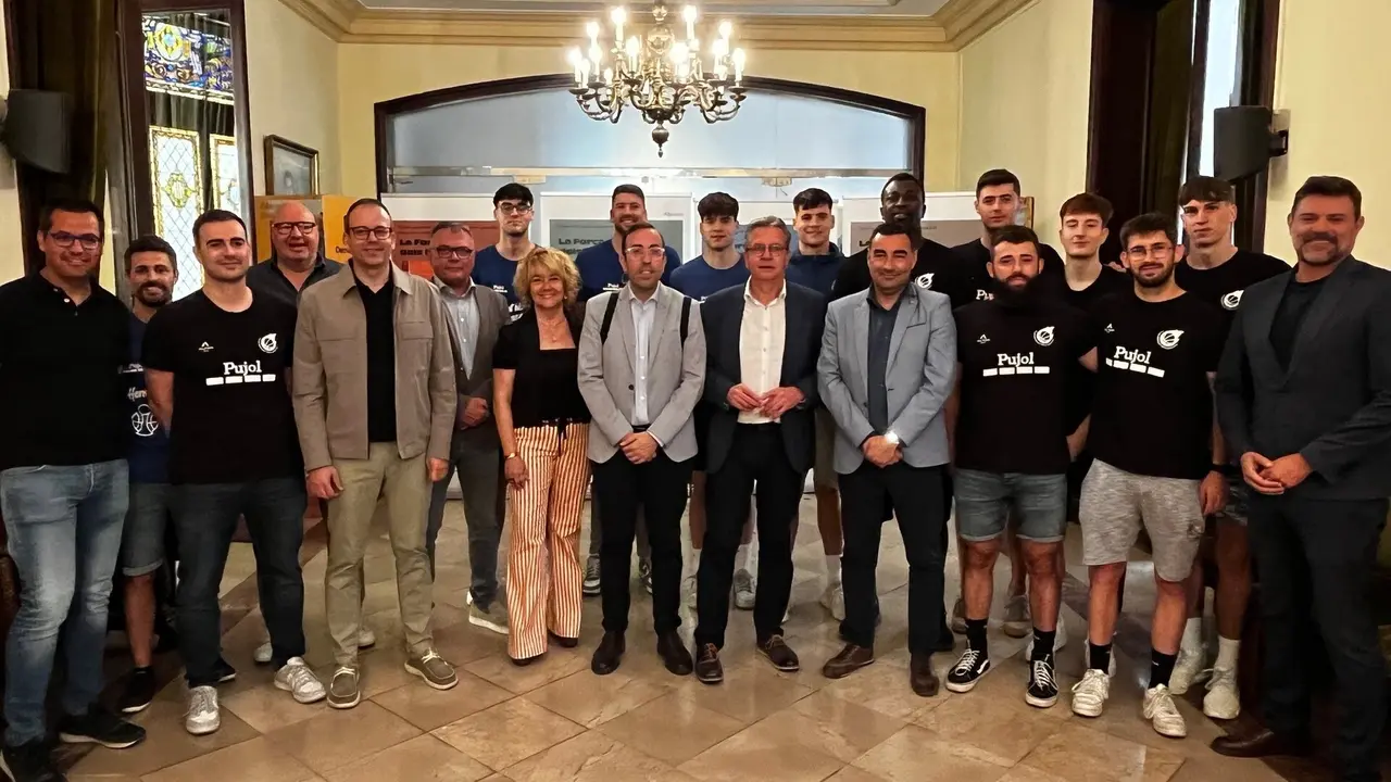 El CB Mollerussa rep l’homenatge de la Diputació per la Super Copa Catalana. Foto: Diputació de Lleida