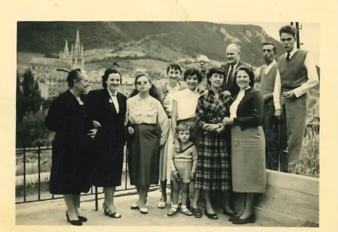 Dolors Oriol va cedir un recull de fotografies familiars conservades a la casa pairal de l’Albagés