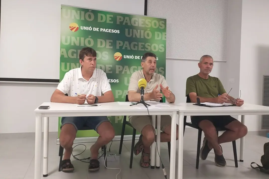 El responsable del sector Porcí d'Unió de Pagesos, Rossend Saltiveri, al mig durant una roda de premsa a la seu del sindicat a Lleida