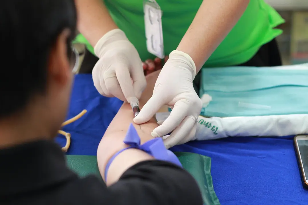Imatge d'una persona donant sang. Foto: Pexels