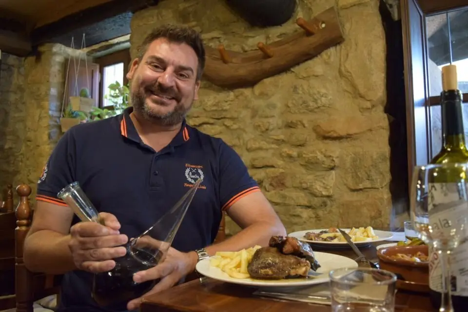 Jonathan Nuevo, esmorzant. Foto. &Agrave;lvar Llobet