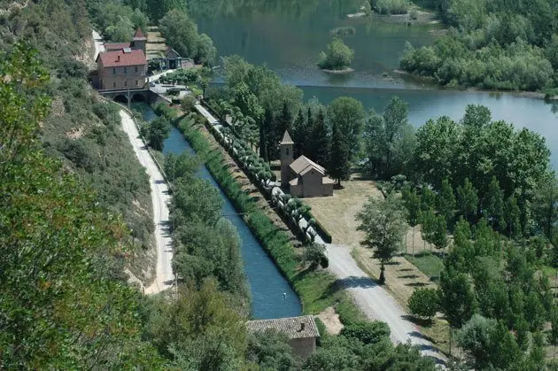 Imatge de la Casa de Comportes, inici del Cal d'Urgell a Ponts.
