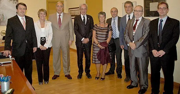 L'alcalde de Bell-lloc Ramon Cónsola, quart per la dreta.