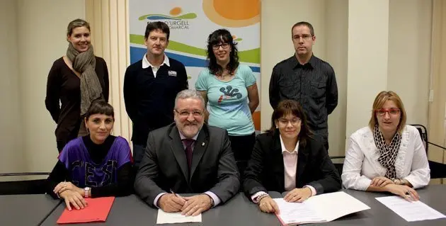 Francesc Fabregat i Carme Castelló presideixen l'acte de constitució.