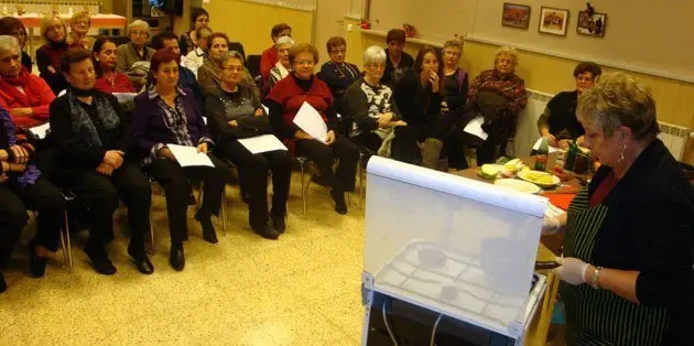 Curs de cuina organitzat per l'associació de dones Terra Baixa
