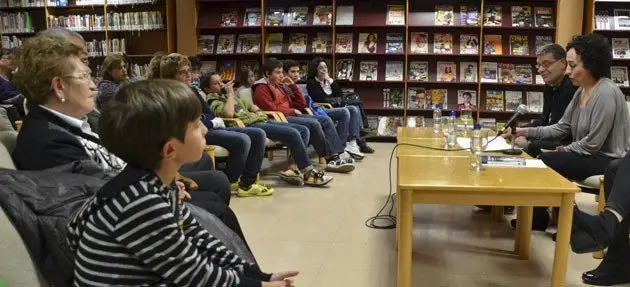 Acte de presentació del llibre Una història d'amor a la Biblioteca Jaume Vila.