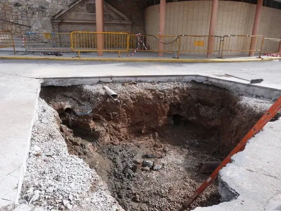 L'esvoranc està rodejat de tanques per evitar accidents