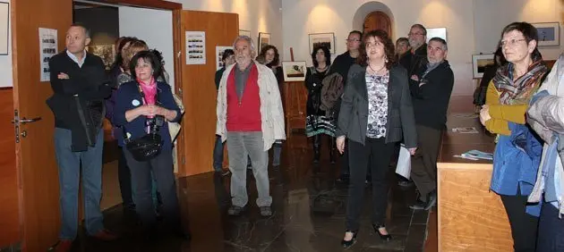 La poetessa Montse Germà va explicar la seva obra als assistents.