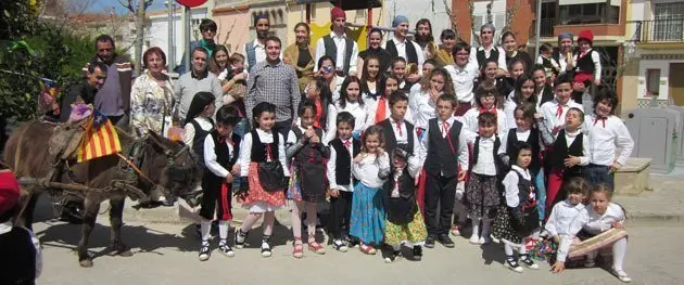 Imatge dels joves participants en les caramelles de 2013 a Vilanova.
