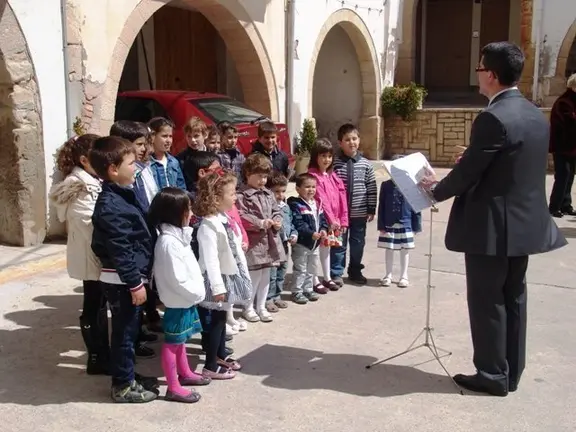 La plaça de l'Albi va acollir la cantada de caramelles dels infants