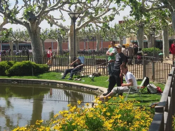Els participants al concurs, pescant al Terrall