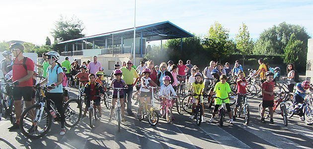 Més d&#39;un centenar de persones van participar en la sortida en bicicleta de Golmés.