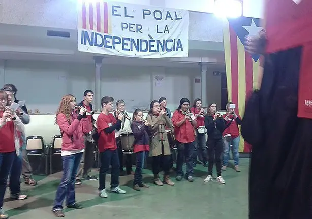 Els grallers de l'Arreu amenitzen els actes del Correllengua al Poal.