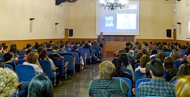 Al voltant de 200 estudiants van escoltar la conferència del Dr. Manuel Portero.