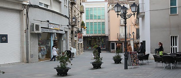 La plaça Vilaclosa que es troba dins del Pla de Barris de Mollerussa.