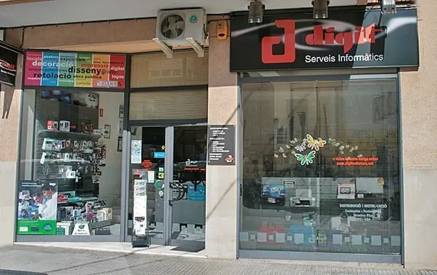 Façana Digit Informatica Interior