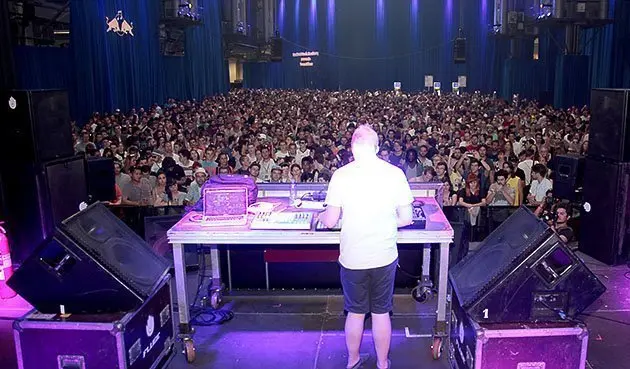El Sónar Dôme ple de gom a gom en el concert de Koreless.