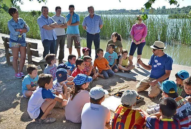 Activitats dels joves que participen en la Setmana Natural de l'Estany.