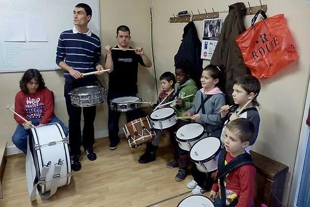 Els participants en l'anterior curs de timbal de l'Ateneu Popular l'Arreu.