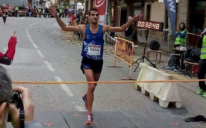 Ricard Pasto en la seva arribada de la Volta a l'Estany.