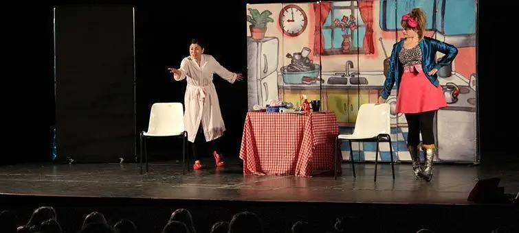 Representació de l'obra Spinderella teatre en anglès per escolars del Pla d'Urgell.