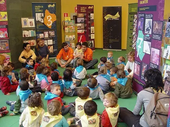 Saló del Llibre en el marc del Complex de L'Amistat l'any 2004.